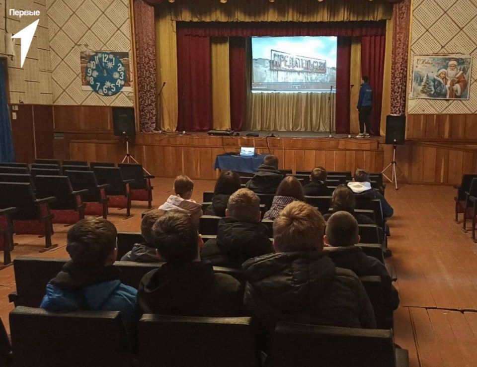 Первые Нижнесерогозского округа приняли участие в просмотре фильма «Предательство» Первые Нижнесерогозского округа приняли участие в просмотре фильма «Предательство»