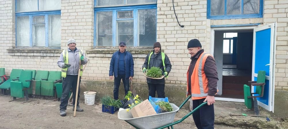 В Червонском ТО прошла весенняя акция по благоустройству и озеленению