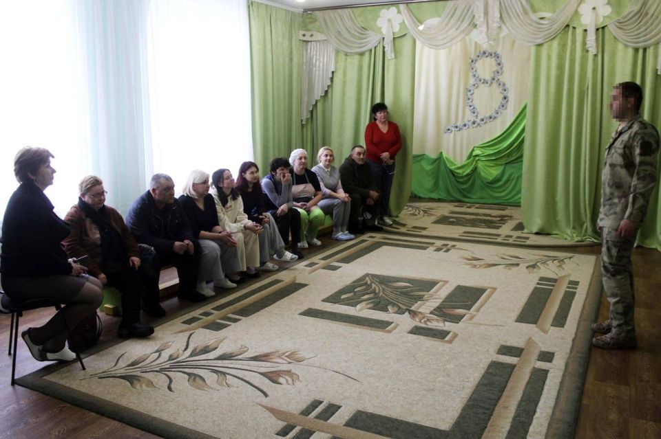 Росгвардейцы провели занятие по пожарной безопасности для маленьких жителей Херсонской области Росгвардейцы провели занятие по пожарной безопасности для маленьких жителей Херсонской области