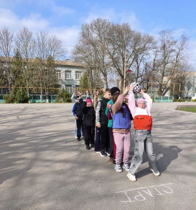 Весёлая программа "Подари улыбку" Весёлая программа "Подари улыбку"