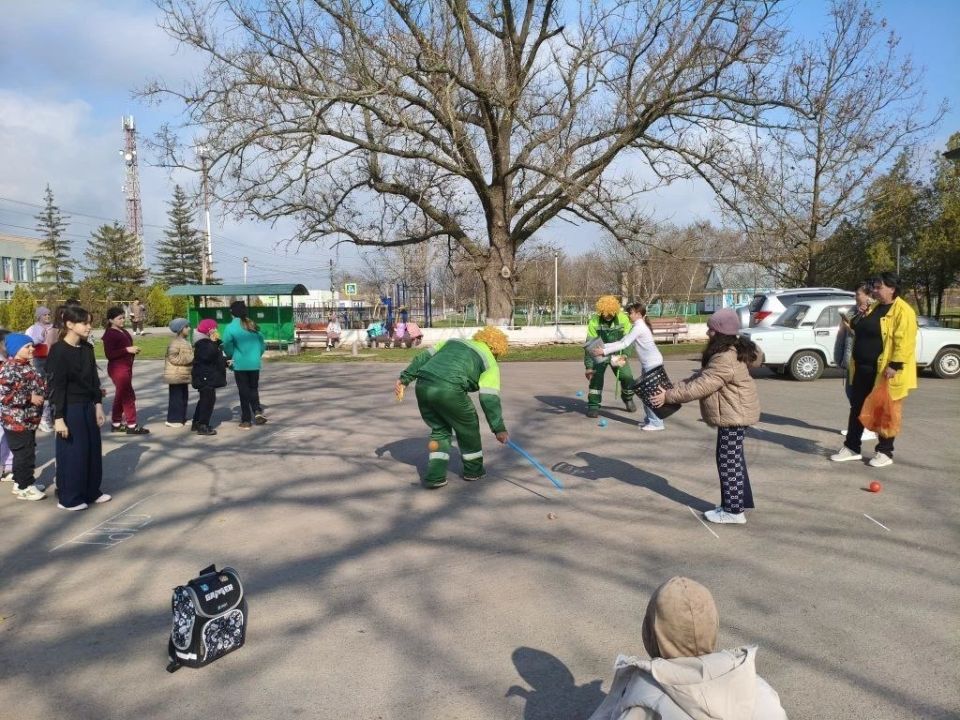 Весёлая программа "Подари улыбку" Весёлая программа "Подари улыбку"