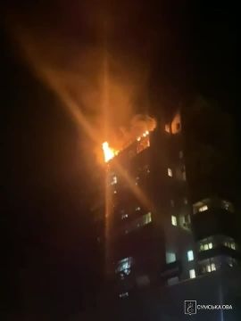 В Сумах после ночной атаки РФ ранены 4 человека, горят квартиры в жилой многоэтажке