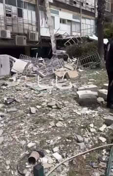 Иран применил кассетные боеприпасы при ударе по центральному Израилю - ранены пять человек, повреждены жилые дома и автомобили