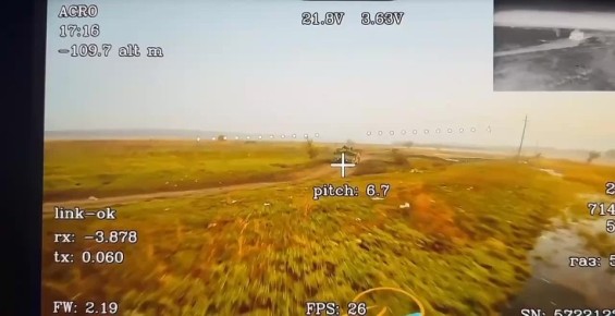 Беспощадная погоня нашей птички за хохляцким Хаммером