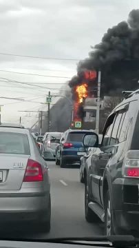 В Калининграде горит ТЦ «Гиант»