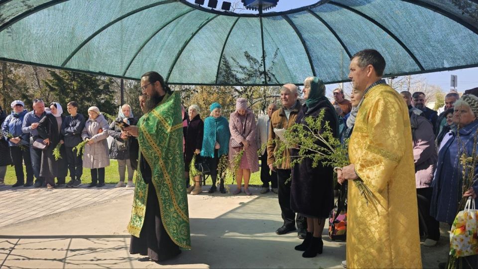 В Вербное воскресенье в Свято-Пантелеимоновском храме Скадовска прошла Божественная литургия В Вербное воскресенье в Свято-Пантелеимоновском храме Скадовска прошла Божественная литургия