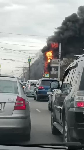 В Калининграде горит ТЦ «Гиант»