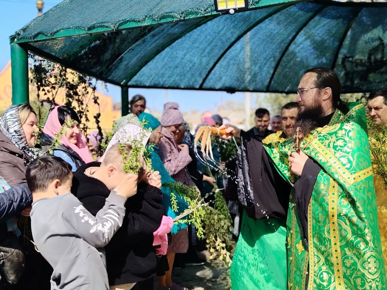 В Вербное воскресенье в Свято-Пантелеимоновском храме Скадовска прошла Божественная литургия