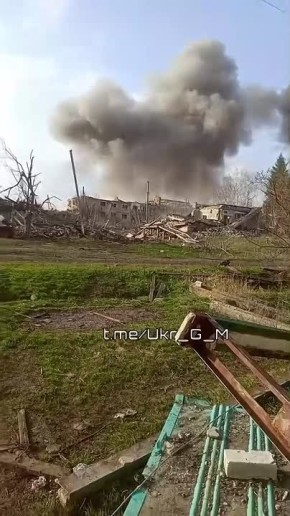 Кадры поражения планирующими авиабомбами ФАБ с УМПК позиций и живой силы противника на Константиновском направлении