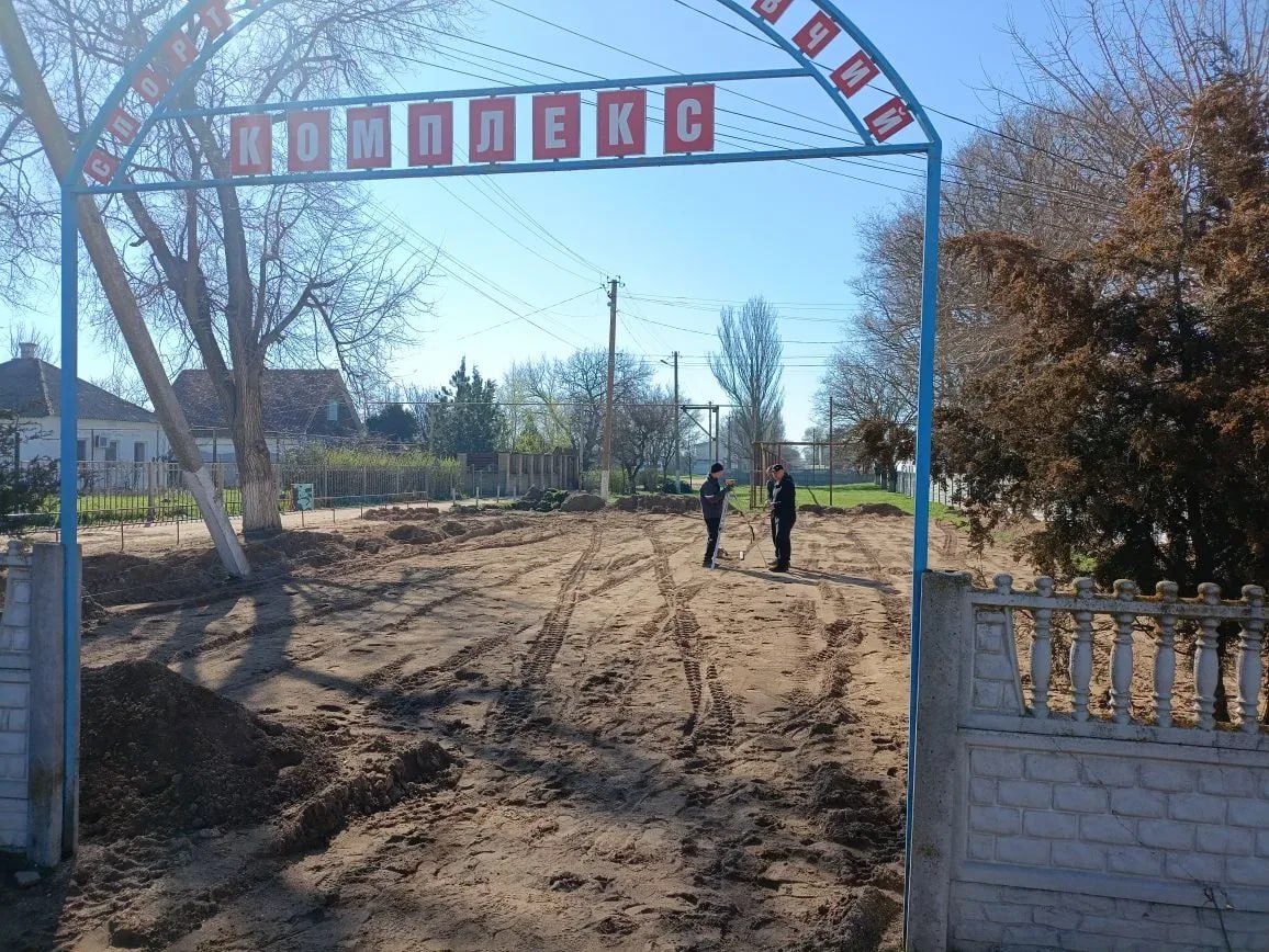 В Стрелковом началось строительство спортивной и детской площадки В Стрелковом началось строительство спортивной и детской площадки