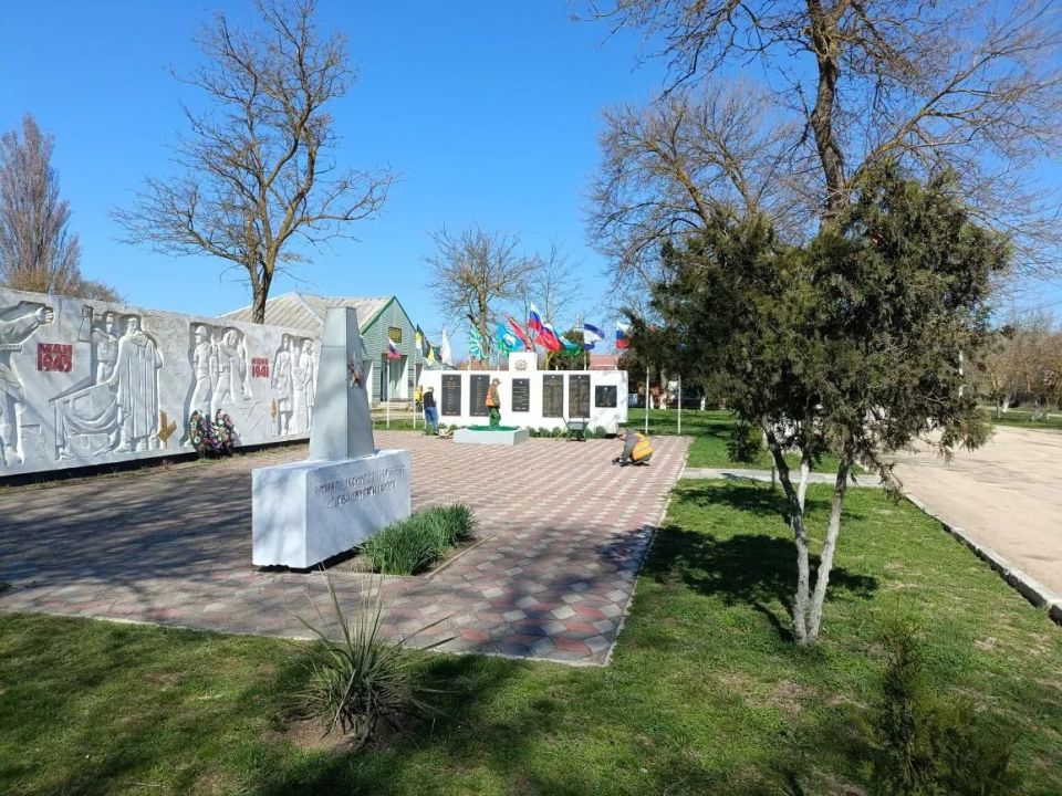 В Стрелковом началась подготовка мемориала к памятной дате В Стрелковом началась подготовка мемориала к памятной дате