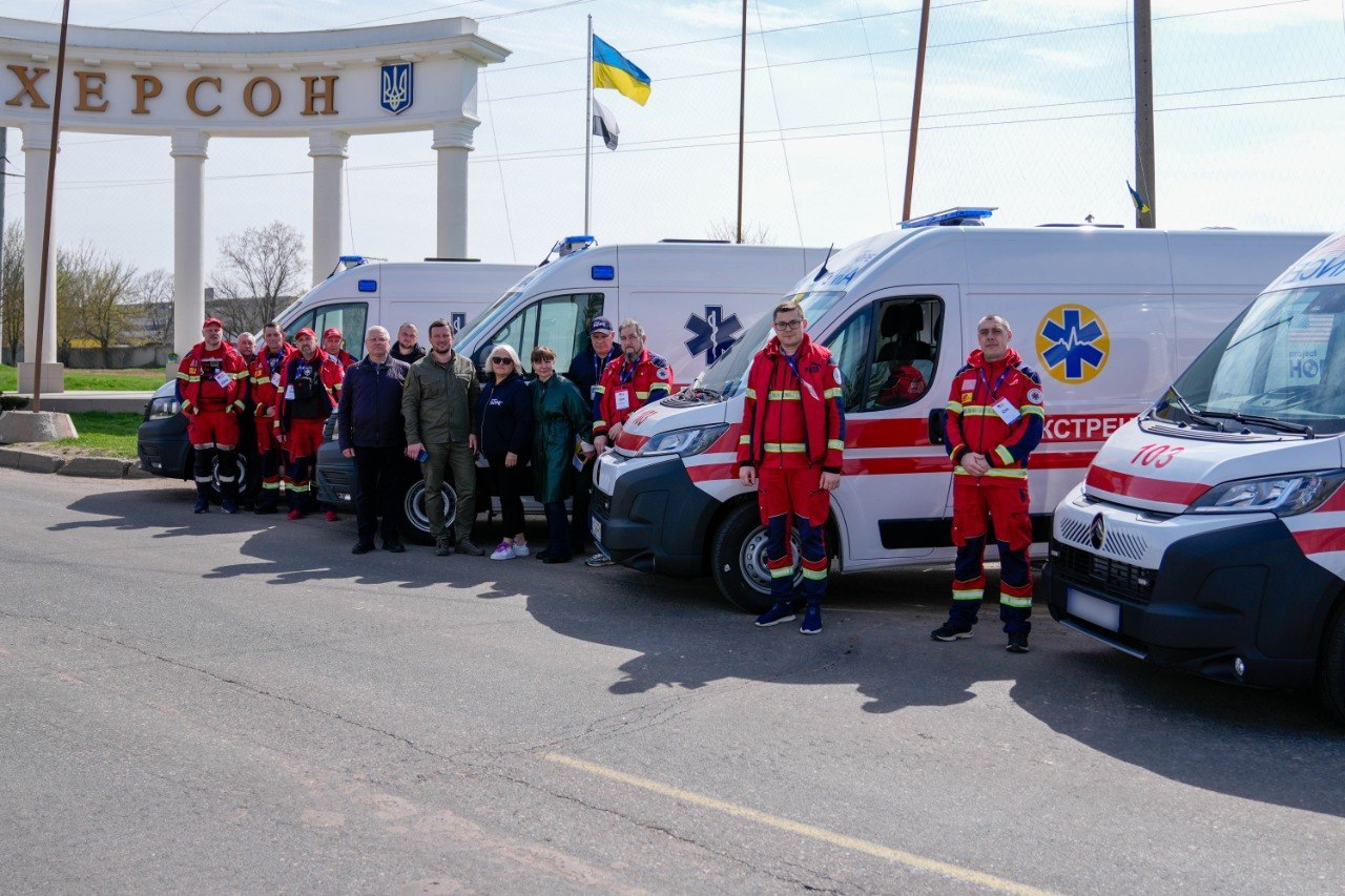 А на том берегу.... В Херсон продолжают поступать реанемобили. На этот раз из Финляндии А на том берегу.... В Херсон продолжают поступать реанемобили. На этот раз из Финляндии
