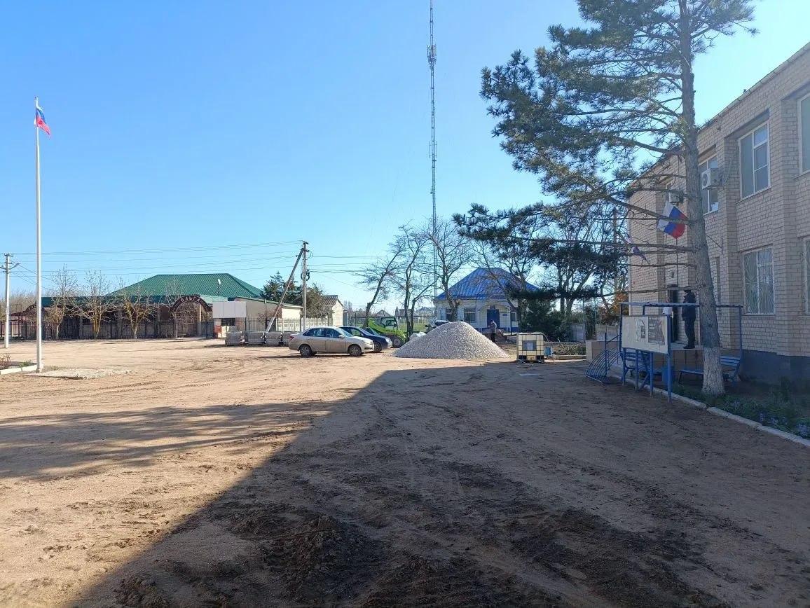 В Стрелковом началось строительство спортивной и детской площадки В Стрелковом началось строительство спортивной и детской площадки