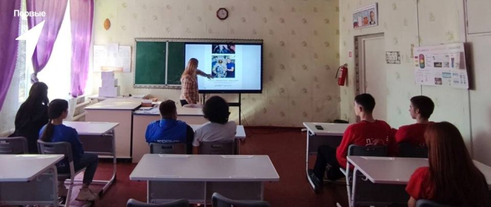 Первые Новоалександровской школы познакомились с фотовыставкой «От Гагарина до тебя» Первые Новоалександровской школы познакомились с фотовыставкой «От Гагарина до тебя»