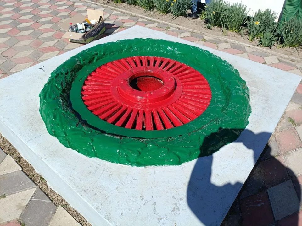 В Стрелковом началась подготовка мемориала к памятной дате В Стрелковом началась подготовка мемориала к памятной дате