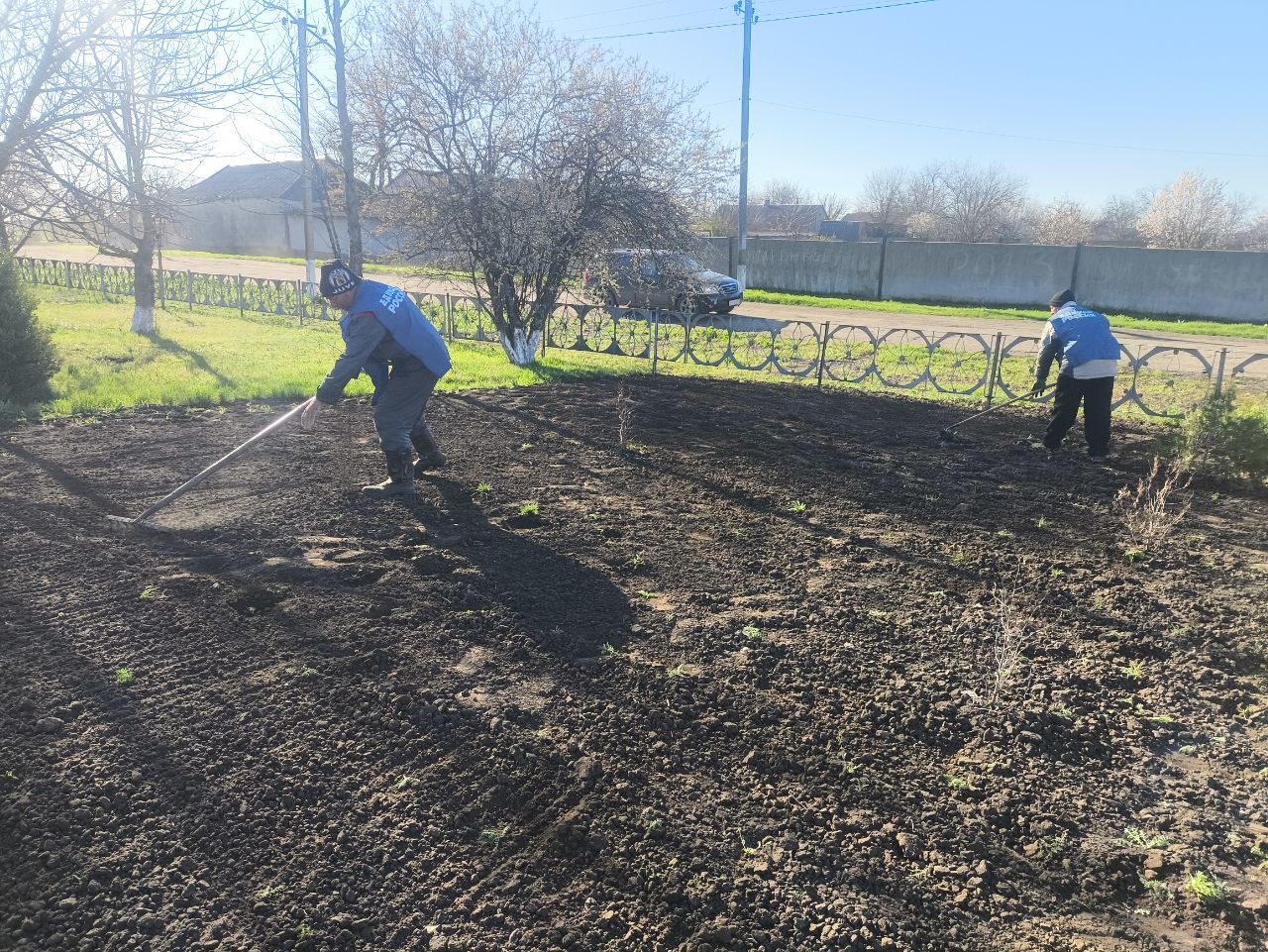 Активисты партии «Единая Россия» в Горностаевском округе благоустроили памятники погибшим солдатам Великой Отечественной войны в селе Константиновка Активисты партии «Единая Россия» в Горностаевском округе благоустроили памятники погибшим солдатам Великой Отечественной войны в селе Константиновка