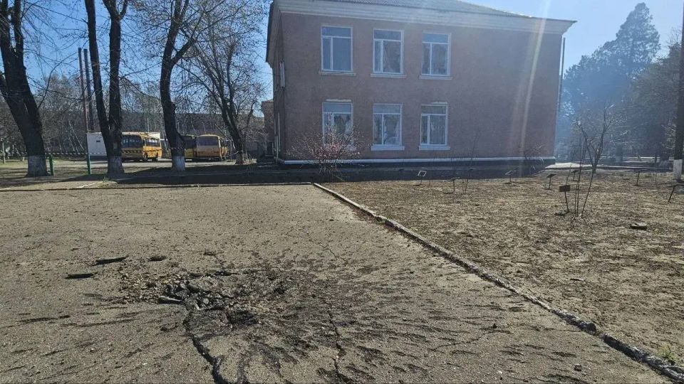Владимир Сальдо: В прошедшие сутки варварские удары киевского режима убили одну мирную жительницу, один человек получил ранения Владимир Сальдо: В прошедшие сутки варварские удары киевского режима убили одну мирную жительницу, один человек получил ранения