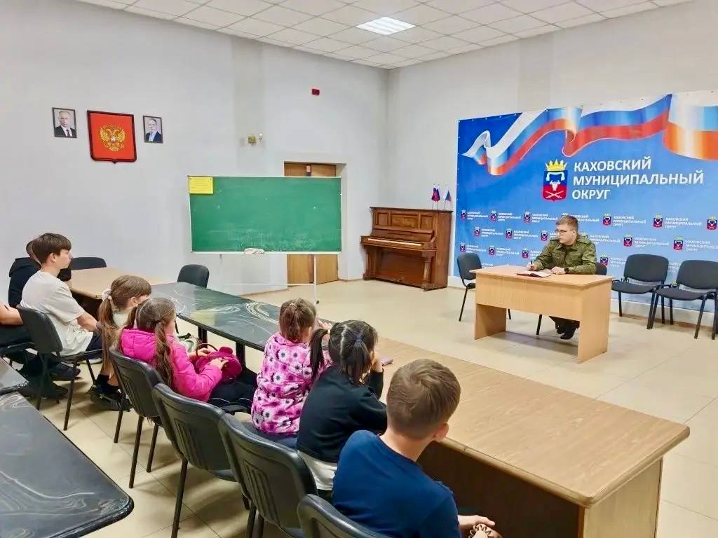 Офицер Следственного комитета России провел профилактическую встречу со школьниками и их родителями в Тавричанке