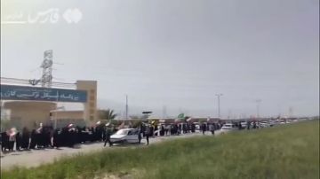 В Иране местные жители выстраиваются в живую цепь у электростанций, чтобы защитить их от обещанных Трампом ударов