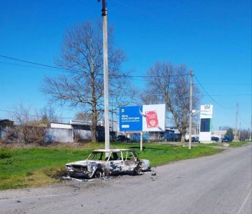 На въезде в Каховку украинская армия атаковала автомобиль мирных жителей с помощью дрона