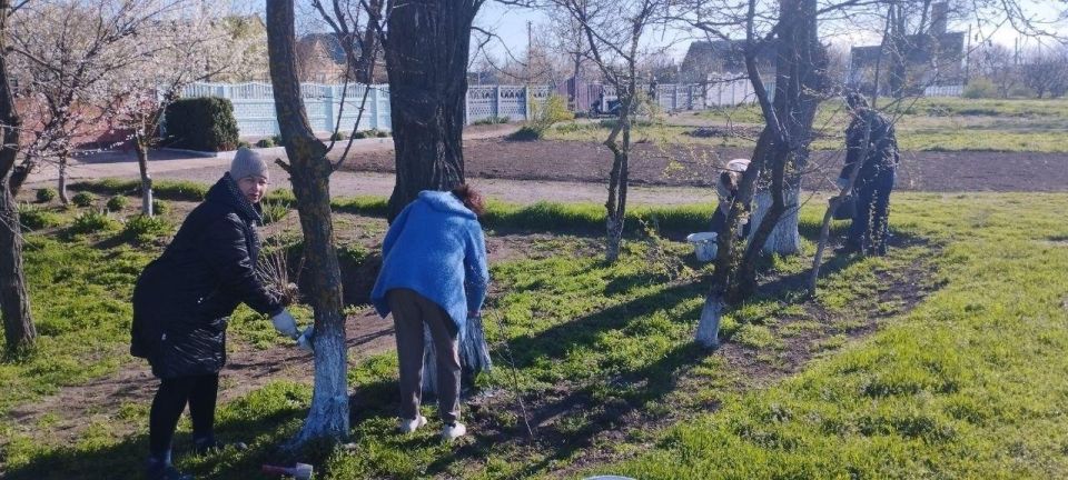 преддверии Светлой Пасхи в пгт Любимовка прошёл субботник преддверии Светлой Пасхи в пгт Любимовка прошёл субботник