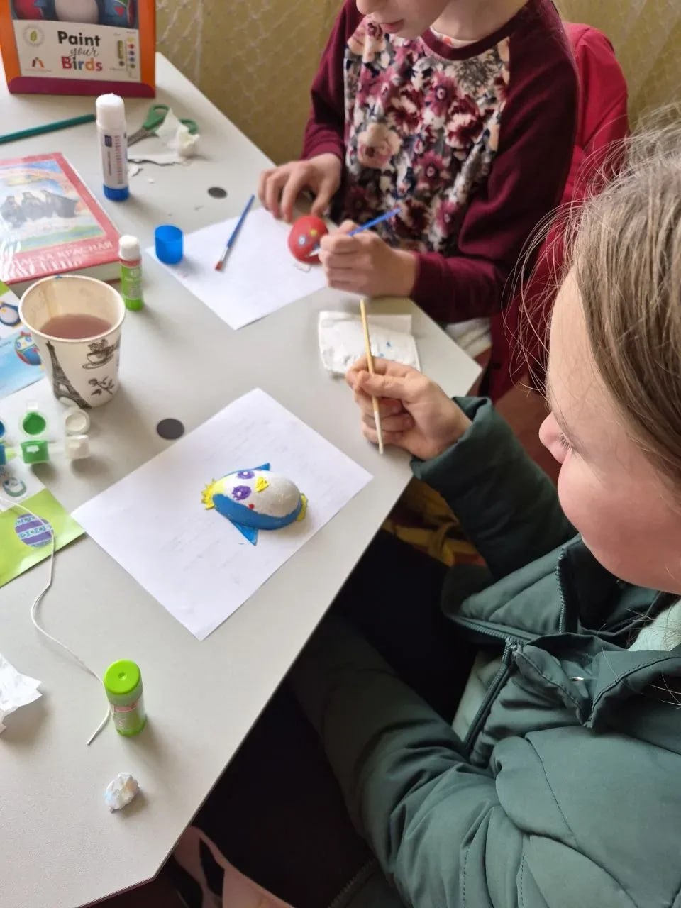 В Приморской библиотеке научили читателей украшать пасхальные яйца В Приморской библиотеке научили читателей украшать пасхальные яйца
