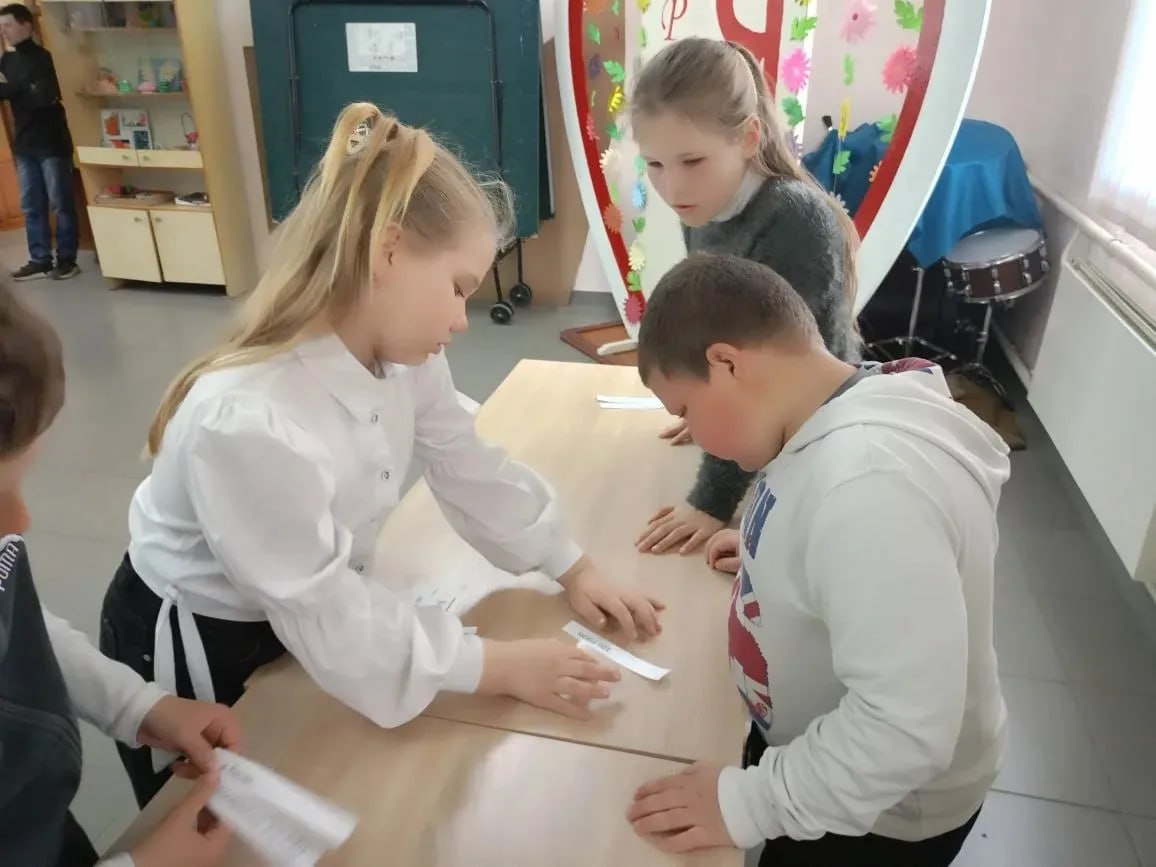 Урок дружбы и братства в Краснянском Доме культуры Скадовского округа Урок дружбы и братства в Краснянском Доме культуры Скадовского округа