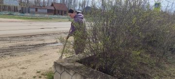 Коллектив сельского клуба села Геническая Горка внёс свой вклад в благоустройство родного села