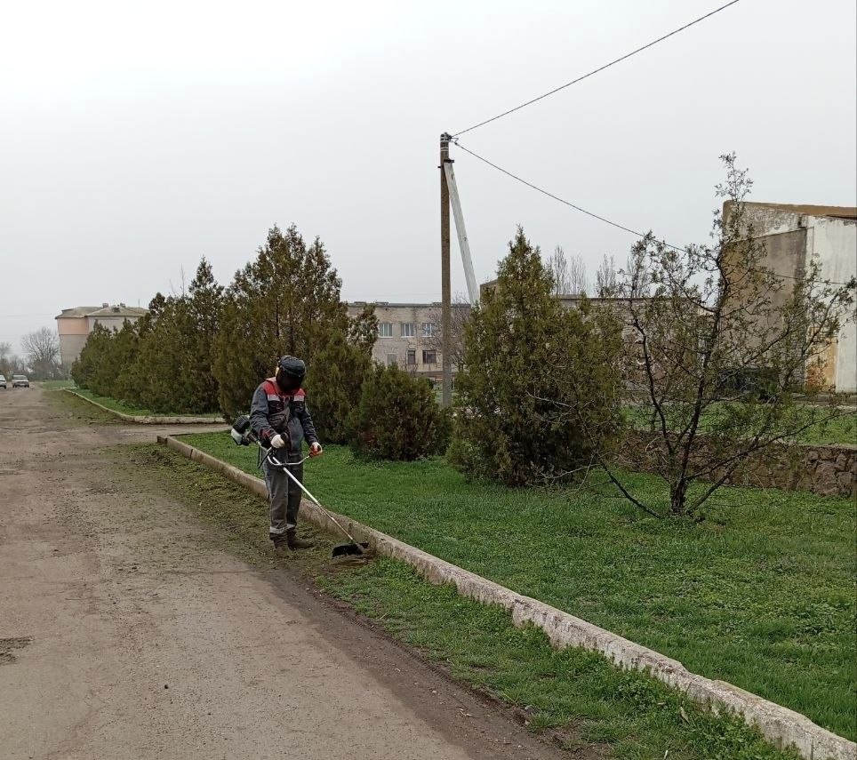 Малокаховские коммунальщики продолжают работы в рамках месячника весеннего благоустройства, объявленного Губернатором Херсонской области Малокаховские коммунальщики продолжают работы в рамках месячника весеннего благоустройства, объявленного Губернатором Херсонской области