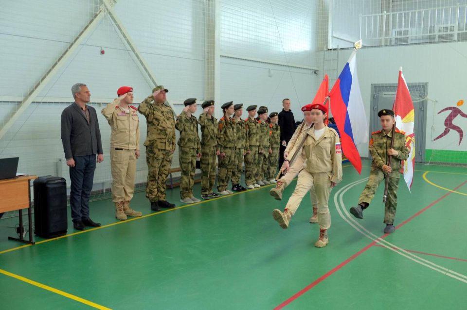 В Херсонской области росгвардейцы провели товарищеский матч по мини-футболу между кадетами и юнармейцами В Херсонской области росгвардейцы провели товарищеский матч по мини-футболу между кадетами и юнармейцами