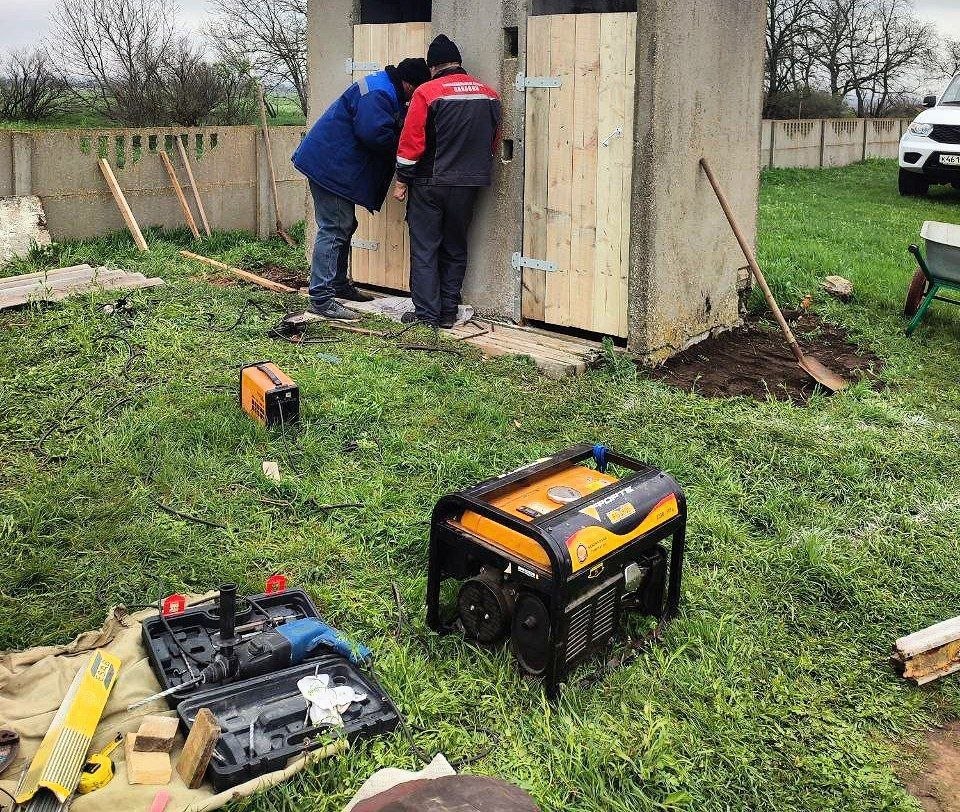 Малокаховские коммунальщики продолжают работы в рамках месячника весеннего благоустройства, объявленного Губернатором Херсонской области Малокаховские коммунальщики продолжают работы в рамках месячника весеннего благоустройства, объявленного Губернатором Херсонской области