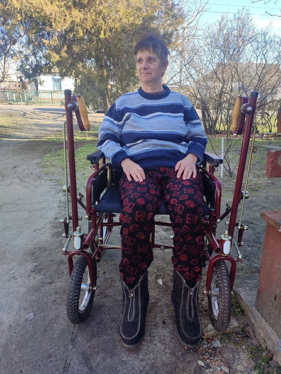 Глава Голопристанского МО Виталий Титаренко совместно с Уполномоченным по правам человека в Херсонской области Сергеем Георгиевым оказали адресную помощь жительнице округа