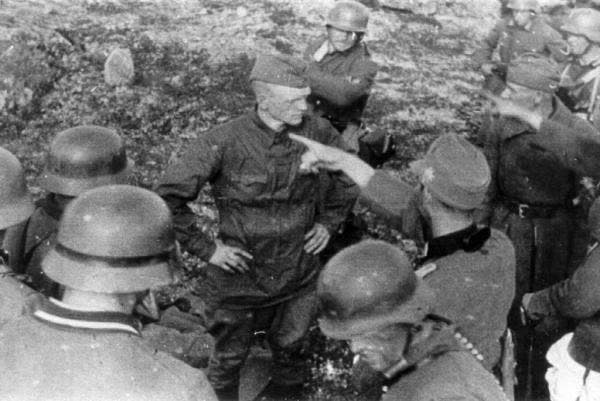 Начало выше на шаг.... "Готтхагдт спрашивает: откуда у русских сила? Почему бойцы Красной Армии не отдали Москвы? Почему они идут на великие подвиги, стремясь освободить плененные немцами города?