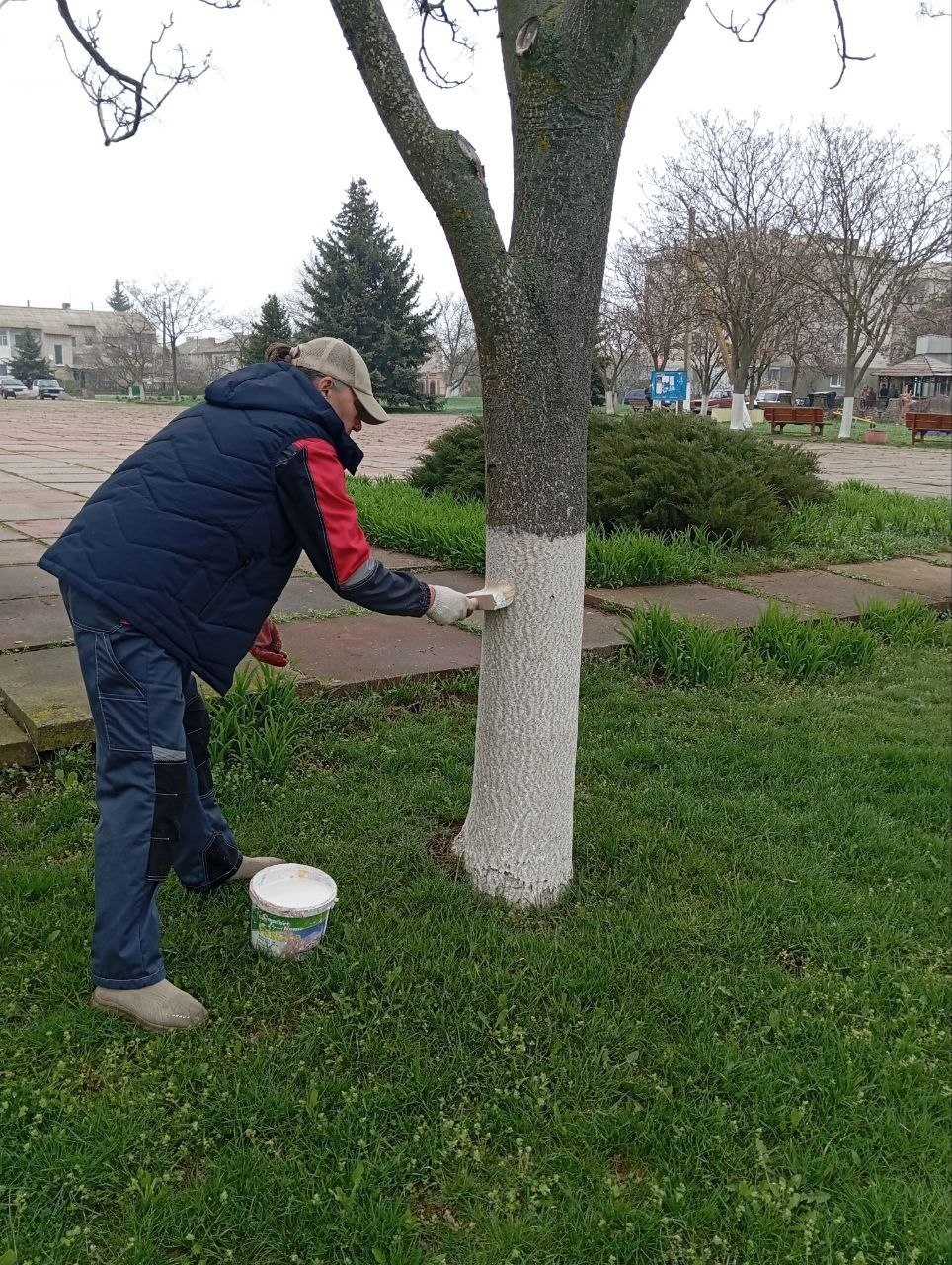 Малокаховские коммунальщики продолжают работы в рамках месячника весеннего благоустройства, объявленного Губернатором Херсонской области Малокаховские коммунальщики продолжают работы в рамках месячника весеннего благоустройства, объявленного Губернатором Херсонской области