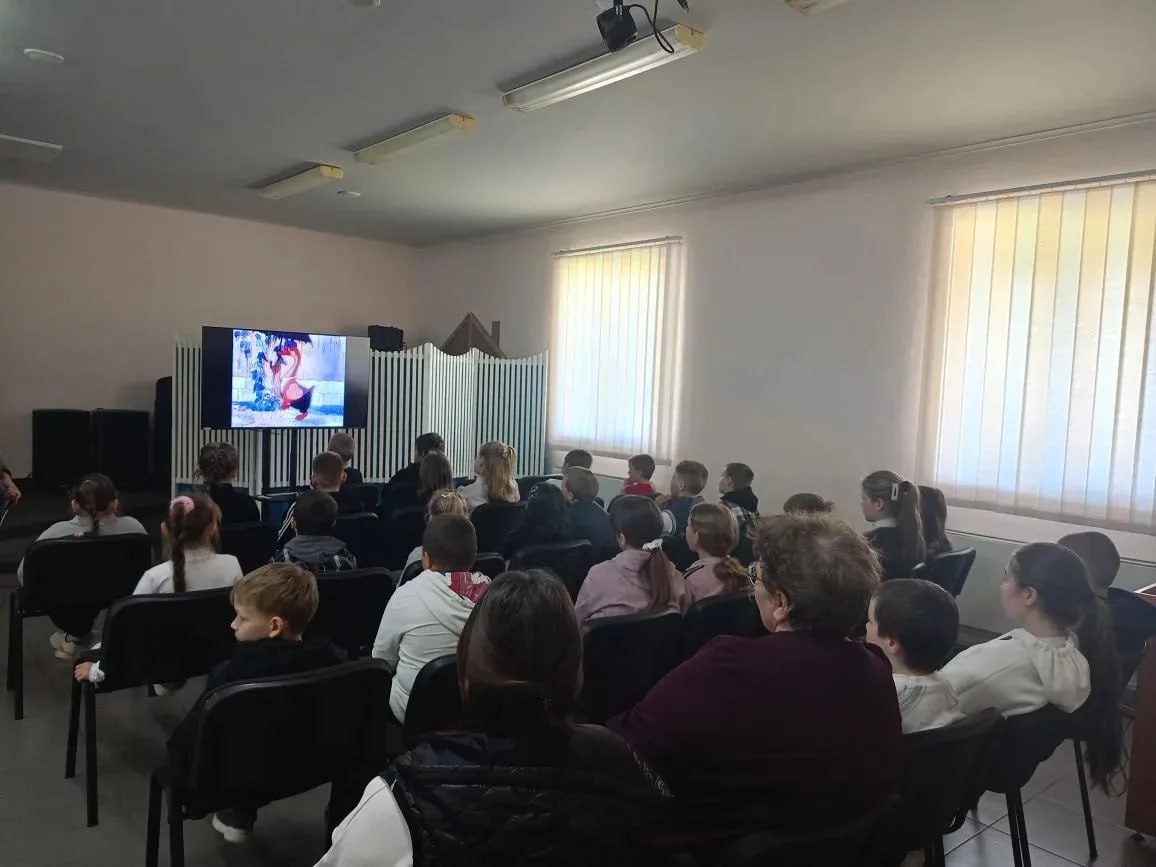 Урок дружбы и братства в Краснянском Доме культуры Скадовского округа Урок дружбы и братства в Краснянском Доме культуры Скадовского округа