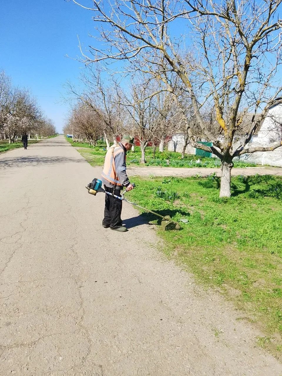 Работы по благоустройству населённых пунктов Генического округа продолжаются Работы по благоустройству населённых пунктов Генического округа продолжаются