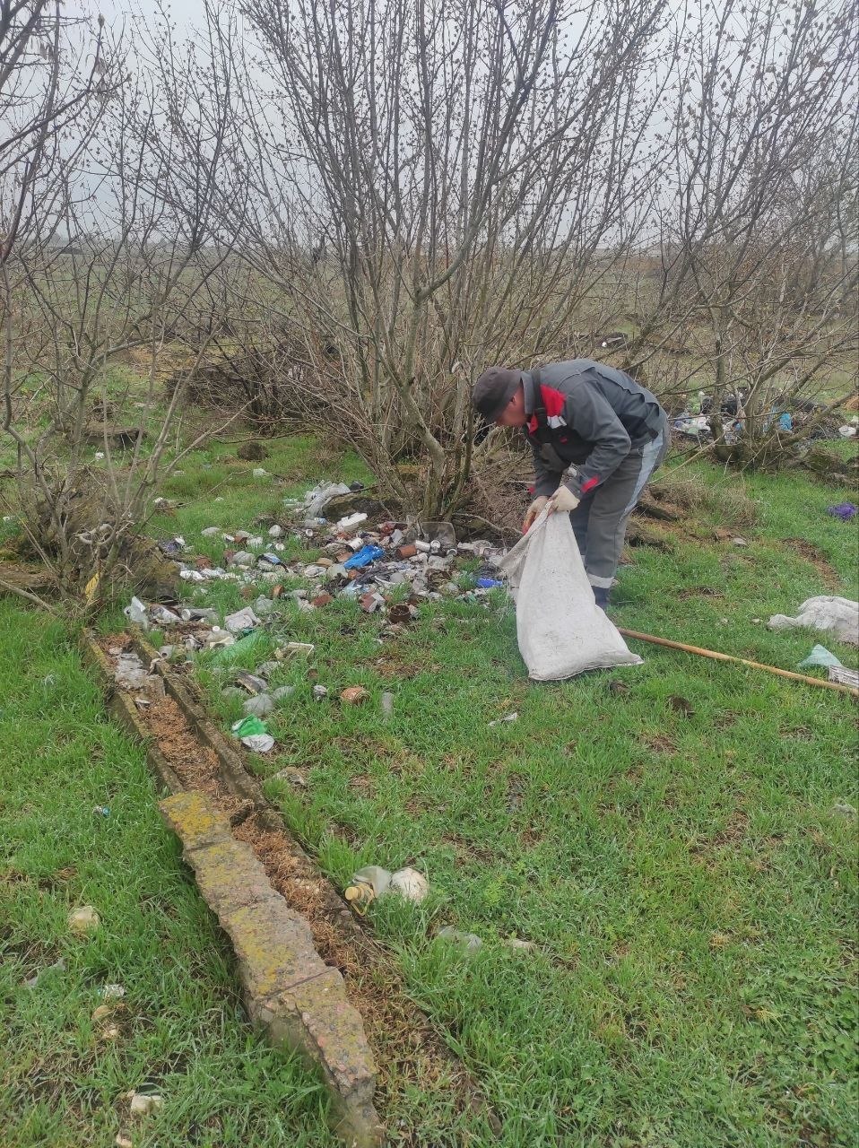 Малокаховские коммунальщики продолжают работы в рамках месячника весеннего благоустройства, объявленного Губернатором Херсонской области Малокаховские коммунальщики продолжают работы в рамках месячника весеннего благоустройства, объявленного Губернатором Херсонской области