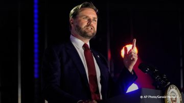 "Это абсолютный скандал". Вэнс назвал возмутительными угрозы Зеленского в адрес Орбана в преддверии парламентских выборов в Венгрии: