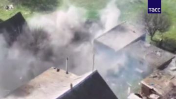 Военнослужащие ГВ "Днепр" поразили пункт временной дислокации с пехотой противника, а также пункт управления БпЛА на правом берегу Днепра в Херсонской области