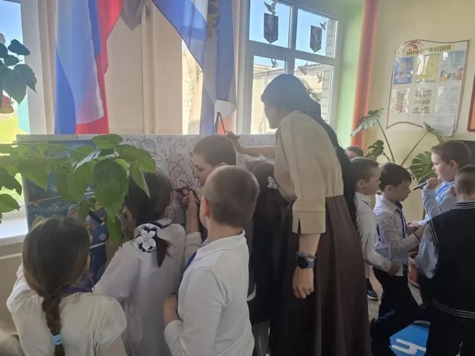 Творческий марафон «Рисуем космос» в Приморской школе Творческий марафон «Рисуем космос» в Приморской школе