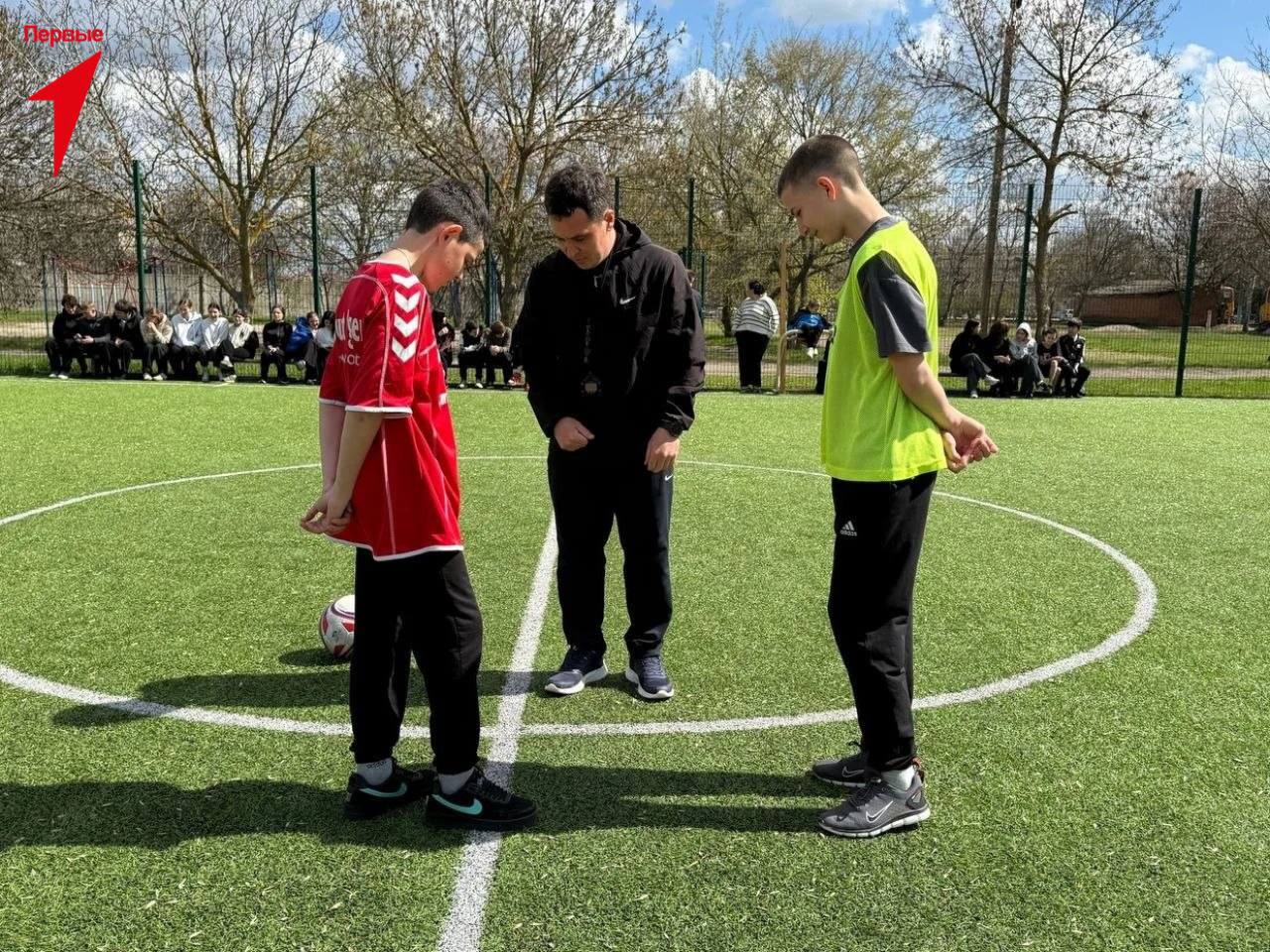 Первые Чаплинской школы № 2 провели матч по мини-футболу ко Дню здоровья Первые Чаплинской школы № 2 провели матч по мини-футболу ко Дню здоровья