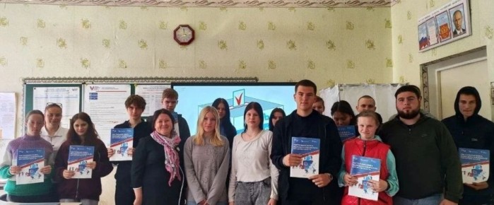 В «Новоалександровской школе» прошла деловая игра «Избирательный участок»