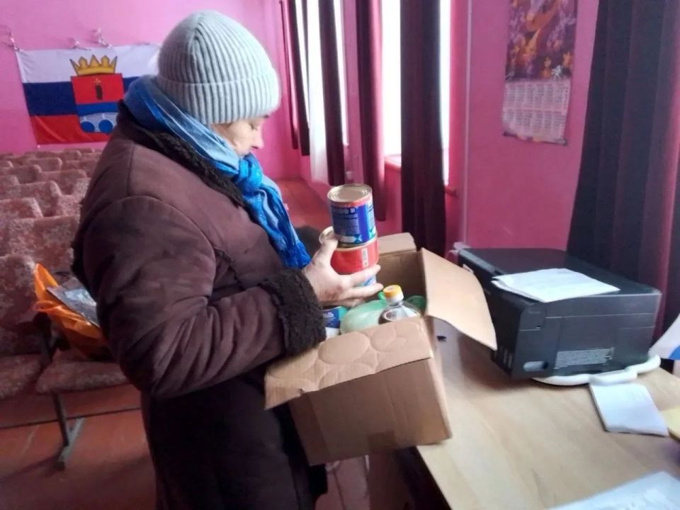 Около 400 продуктовых наборов были переданы жителям 4 сел Каменского территориального отдела Около 400 продуктовых наборов были переданы жителям 4 сел Каменского территориального отдела