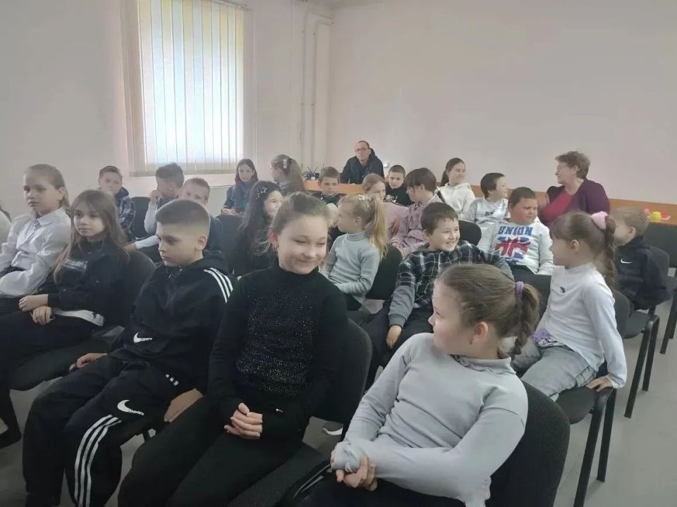 Александр Дудка: Урок дружбы и братства в Краснянском ДК Александр Дудка: Урок дружбы и братства в Краснянском ДК