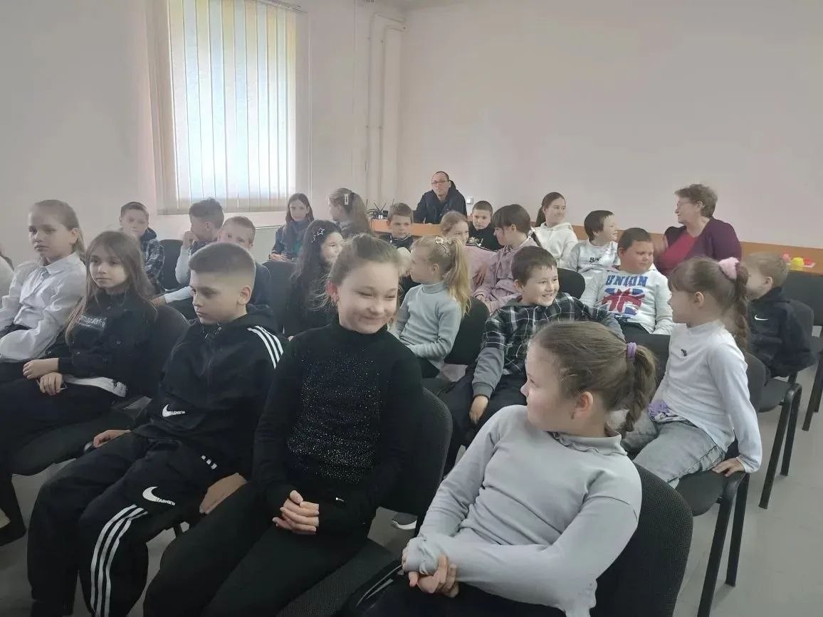 Александр Дудка: Урок дружбы и братства в Краснянском ДК Александр Дудка: Урок дружбы и братства в Краснянском ДК