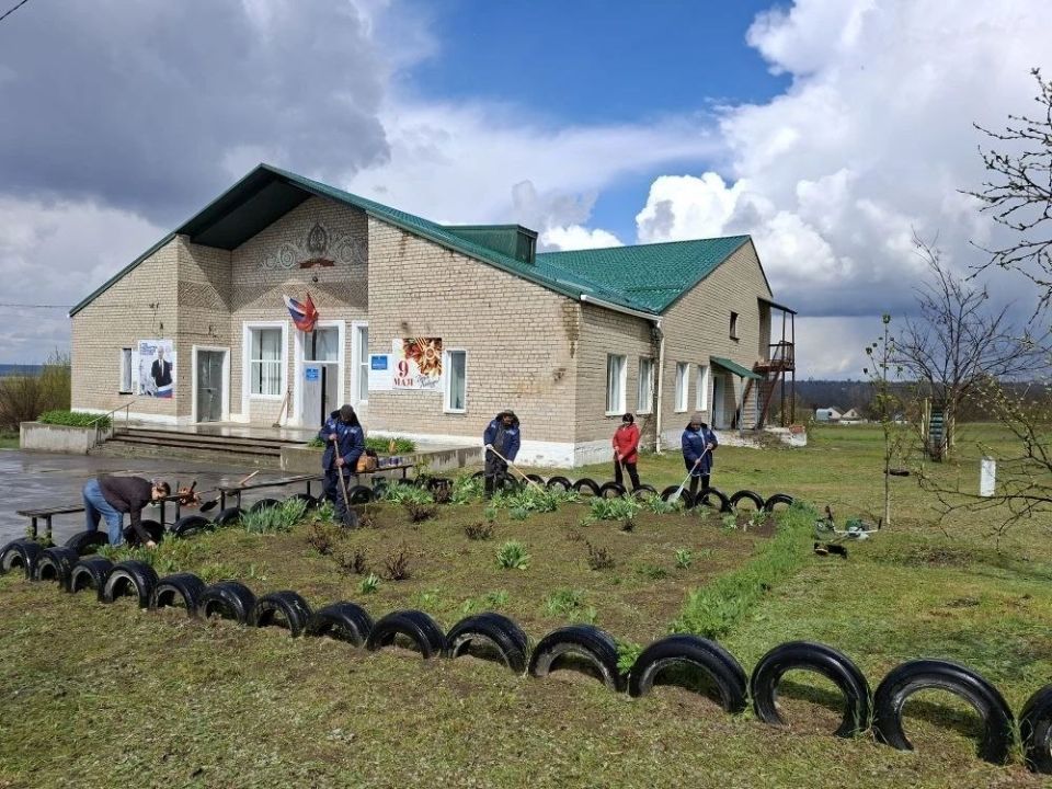 В Софиевке состоялся традиционный весенний субботник В Софиевке состоялся традиционный весенний субботник