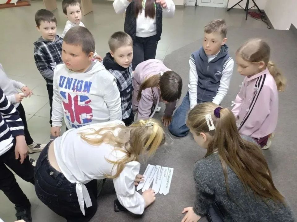 Александр Дудка: Урок дружбы и братства в Краснянском ДК Александр Дудка: Урок дружбы и братства в Краснянском ДК