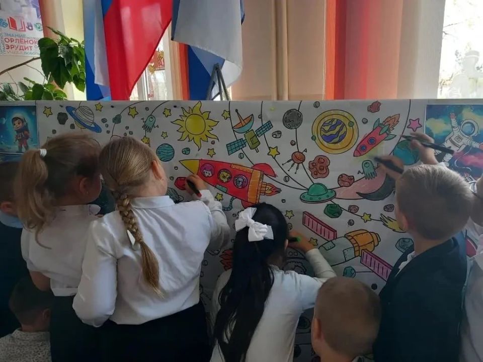 Творческий марафон «Рисуем космос» в Приморской школе Творческий марафон «Рисуем космос» в Приморской школе