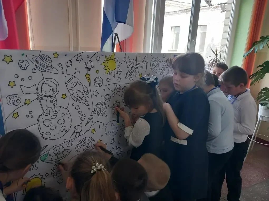 Творческий марафон «Рисуем космос» Творческий марафон «Рисуем космос»