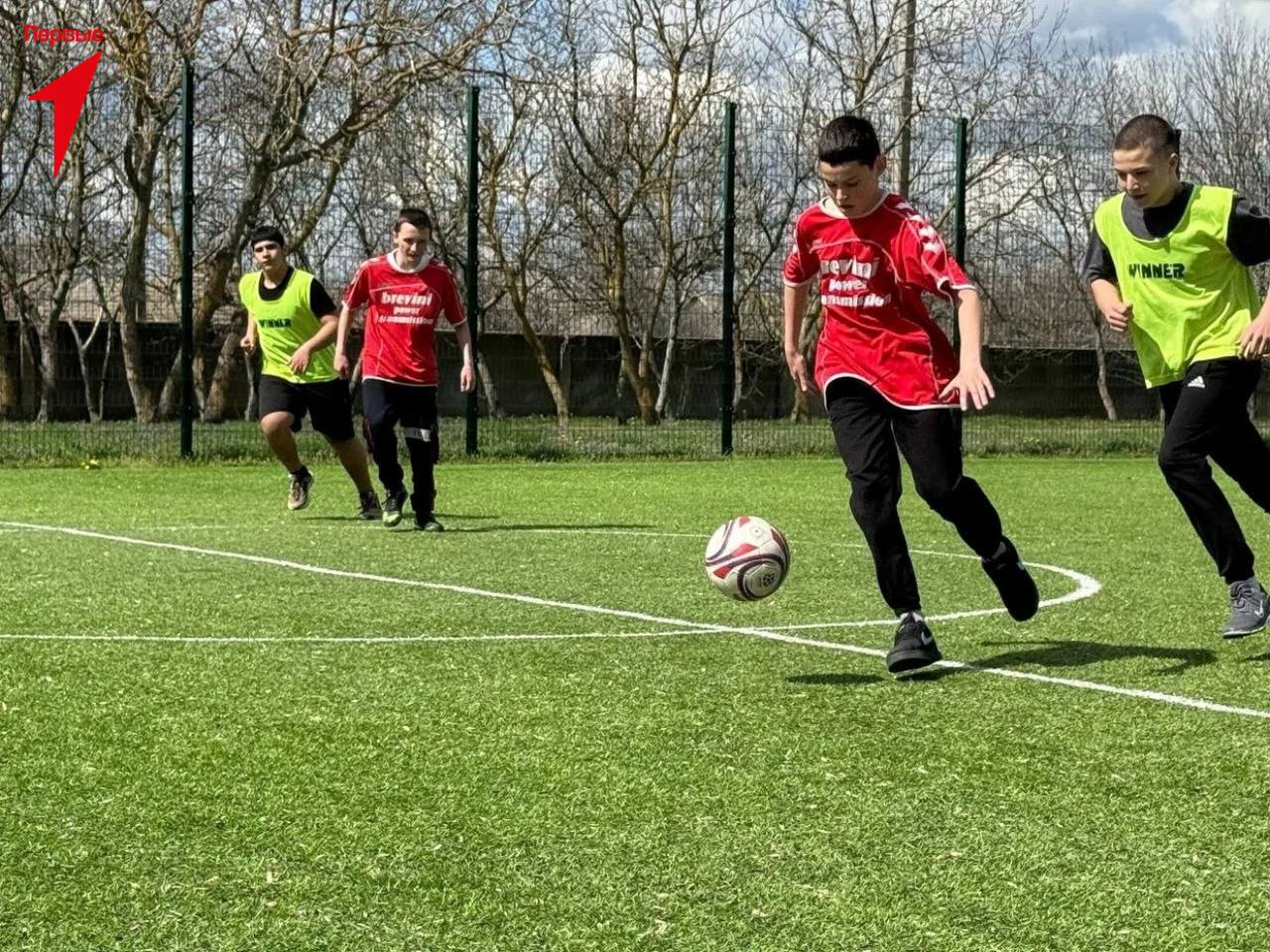 Первые Чаплинской школы № 2 провели матч по мини-футболу ко Дню здоровья Первые Чаплинской школы № 2 провели матч по мини-футболу ко Дню здоровья